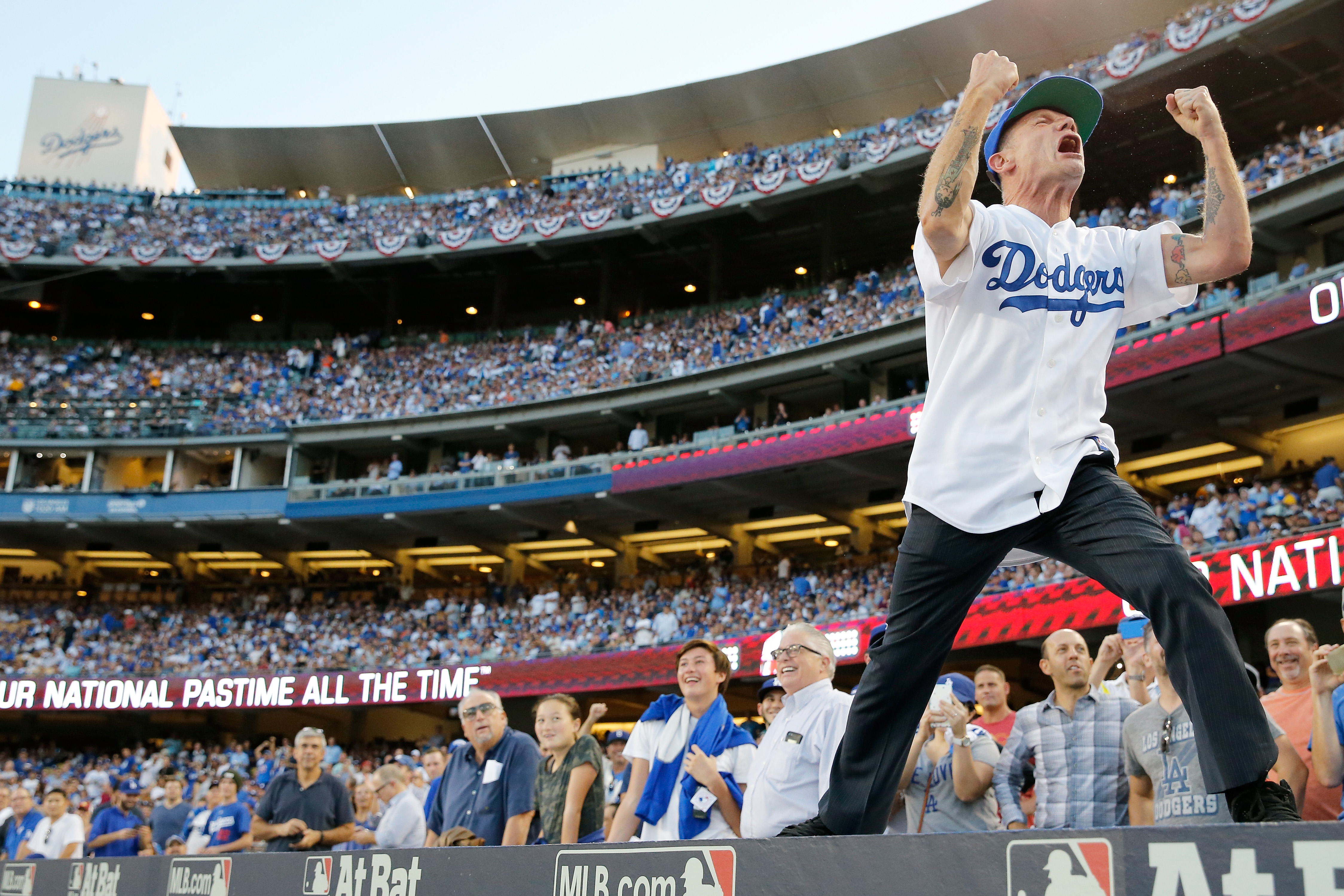 Dodger Stadium set to welcome back fans Friday. Here's what's new - ABC7 Los  Angeles