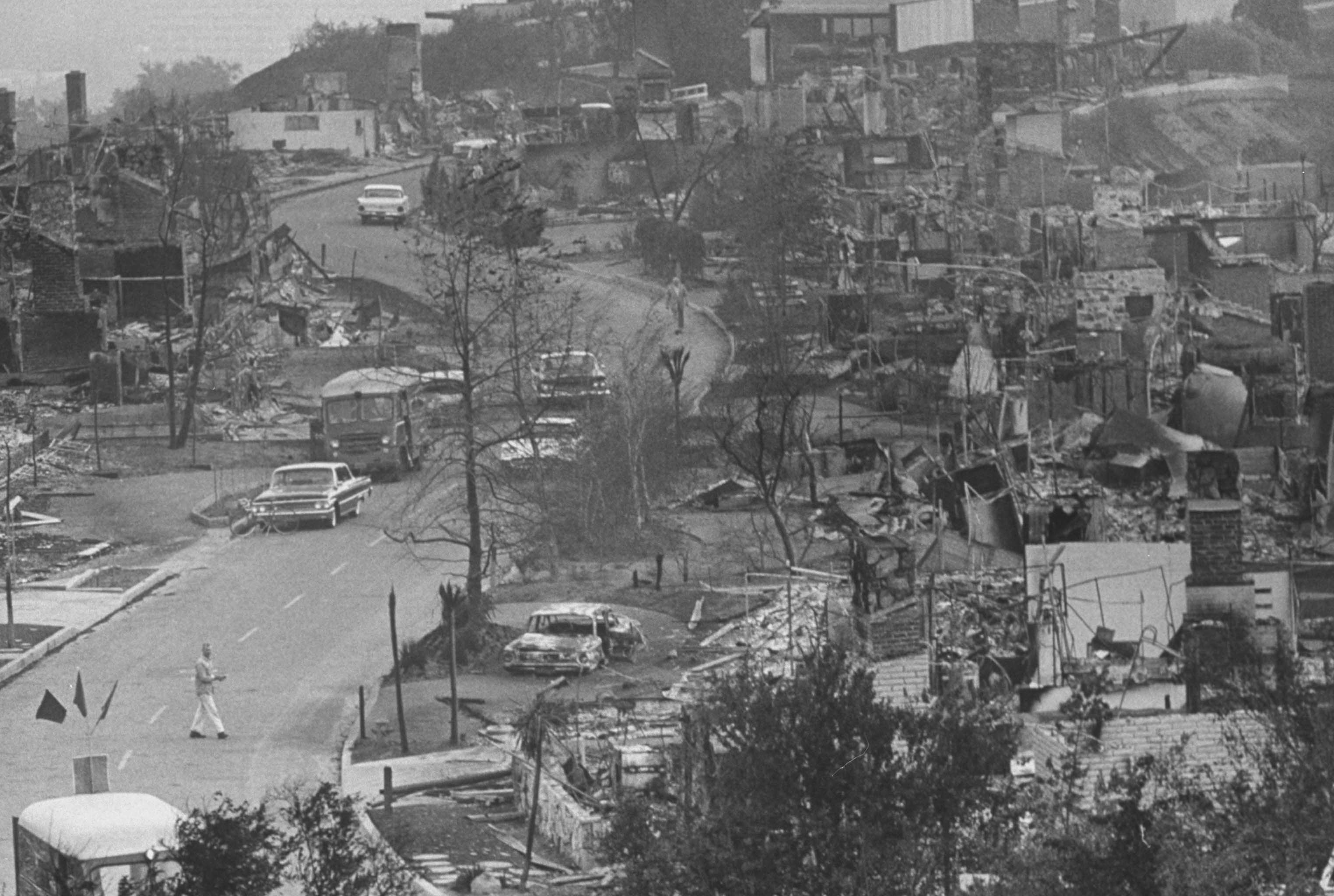 photos-scenes-from-the-november-1961-bel-air-fire-disaster-nbc-los