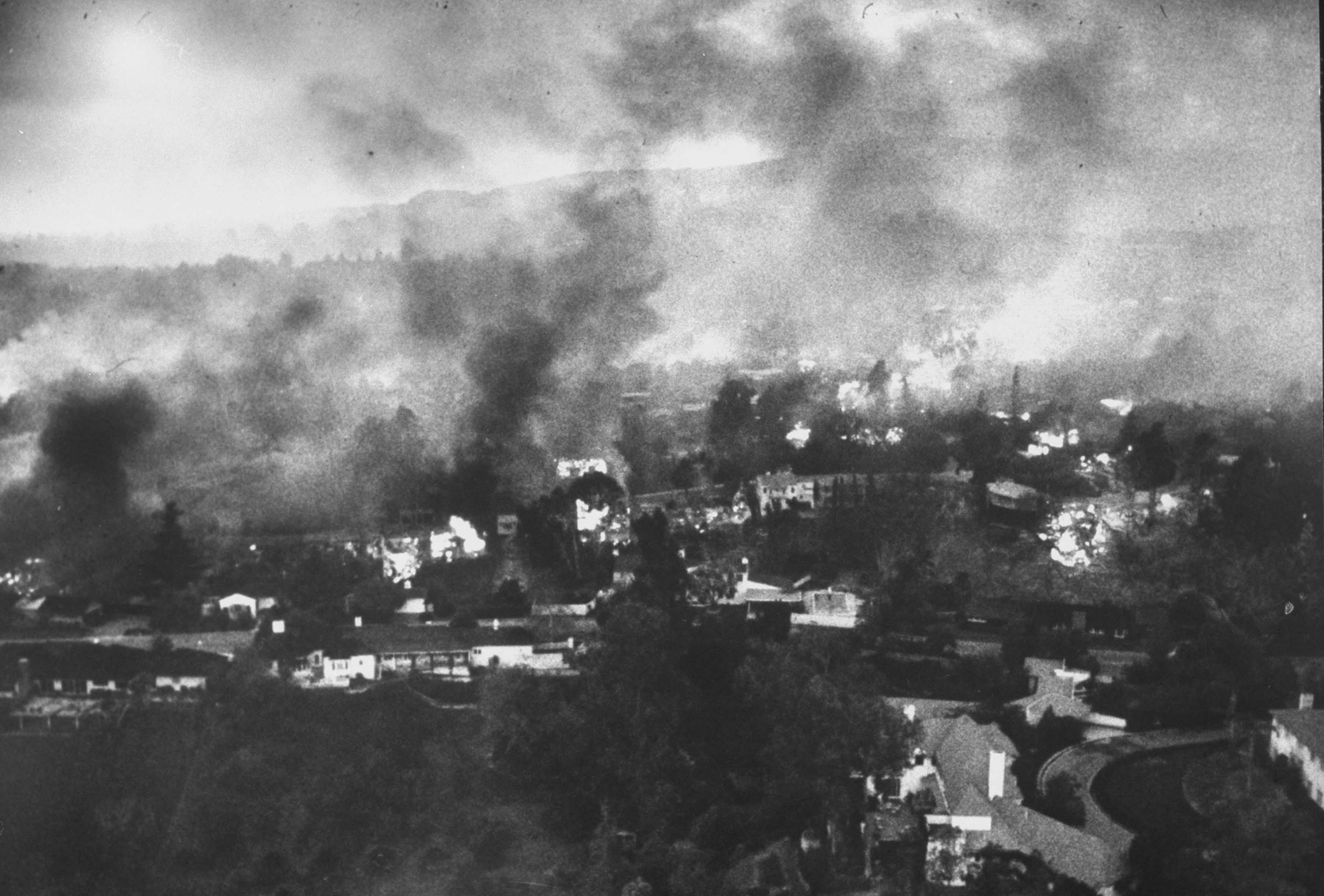 Photos: Scenes From the November 1961 Bel Air Fire Disaster – NBC Los ...