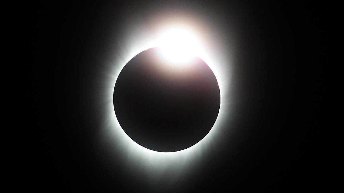 抓住你的太阳镜，下一次全日食预计在2024年出现