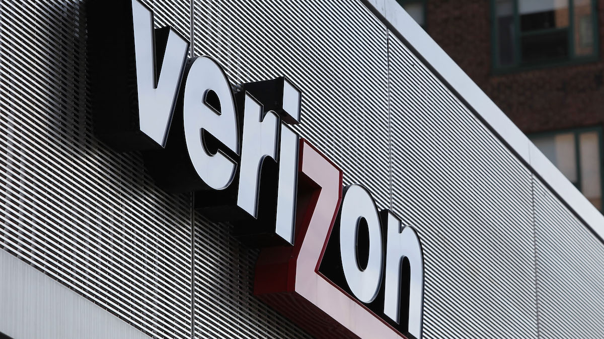 Verizon resolves voice service outage after fiber cuts from vandalism disrupted service for Southern California customers; repairs completed