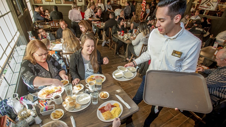 Cracker Barrel's First California Store Opening