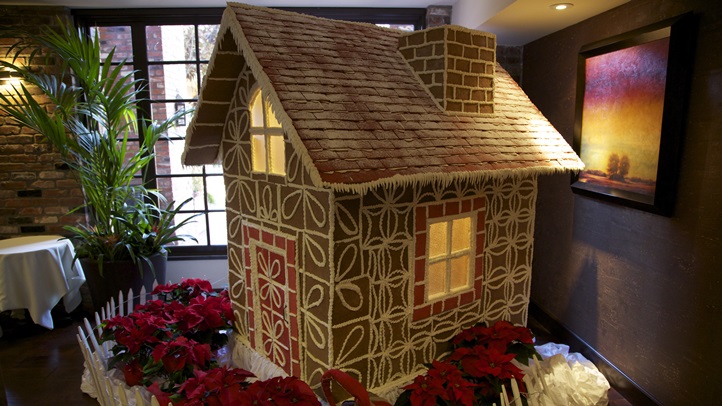 HotelCorqueGiantGingerbreadHouseLobby