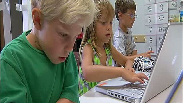 Kids-using-laptops