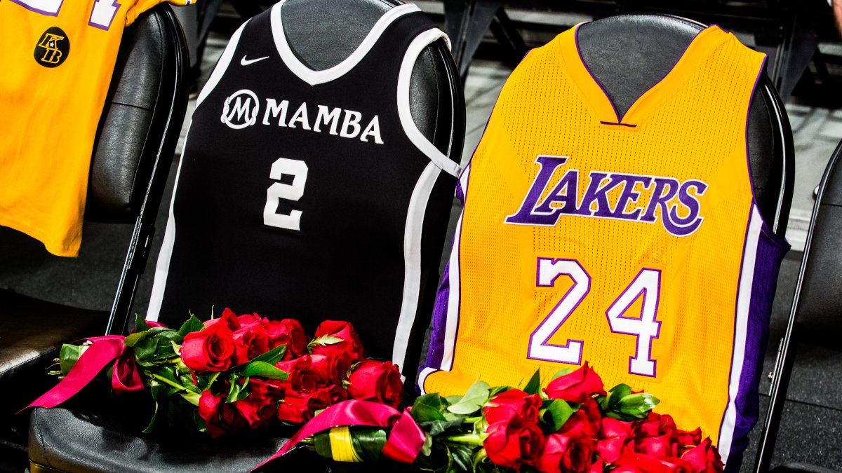 Lakers honoring Kobe Bryant with court logo, jersey patch and T-shirt  draped seats