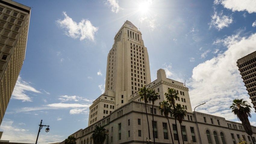 图为这张未注明日期的档案照片中的洛杉矶市政厅。(photo:NBCLA)