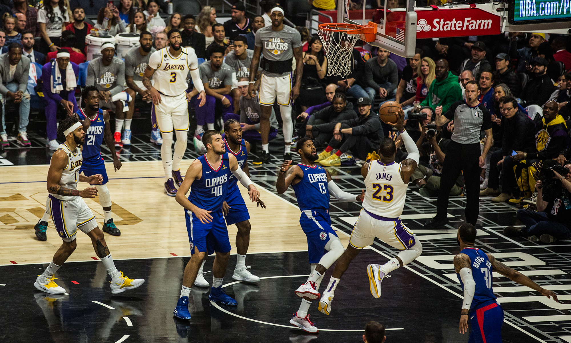 Photos Lakers And Clippers Battle For La Nbc Los Angeles