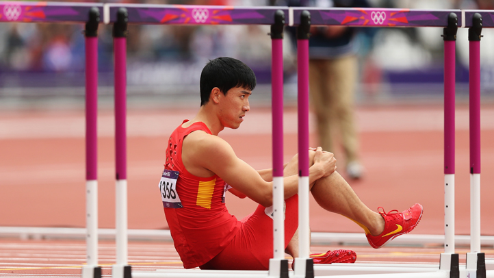 China s Track Star Liu Crashes On 1st Hurdle Out Again NBC Los Angeles