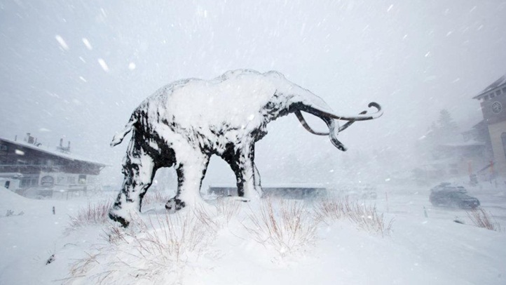 MammothSnowStatue1