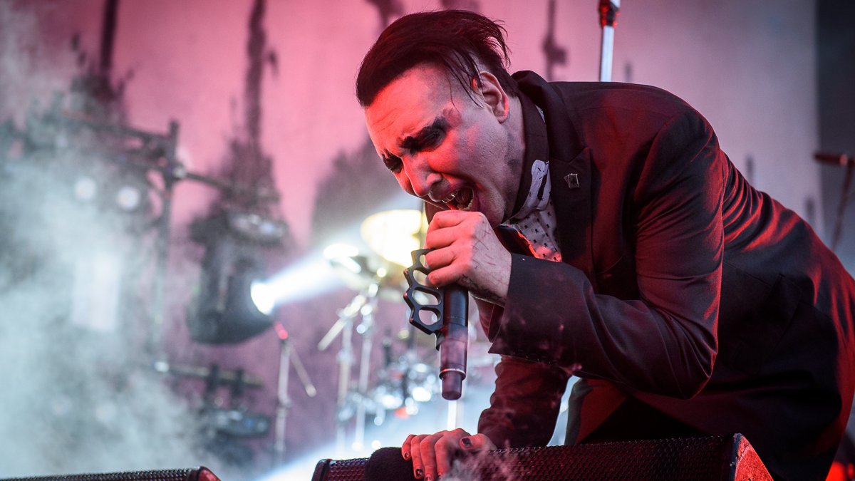 Lawsuit Against MARILYN MANSON For Spitting Incident Revived In Court