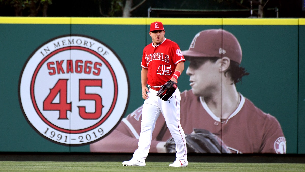 Tyler Skaggs' widow leads mourners at memorial service