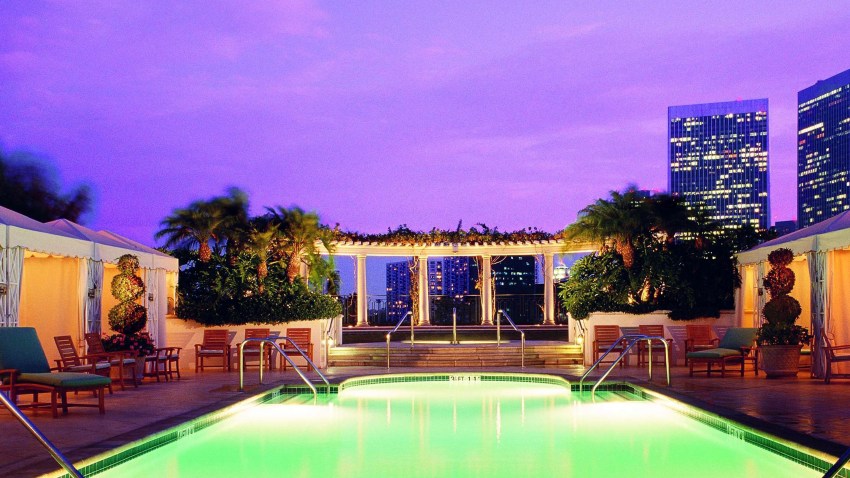 PeninsulaPoolCabanas