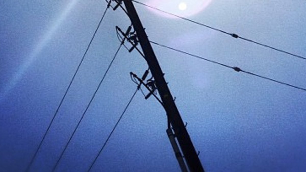 West Los Angeles Power Outage: Metallic Balloons Cause 2,200 Customers to Lose Power