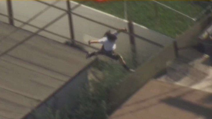 Robbery Suspect Acrobatically Jumps From Roof To Roof During Police Chase Nbc Los Angeles 3597