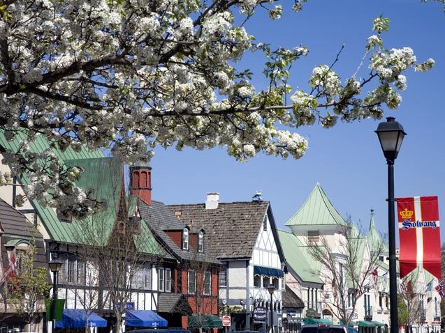 SolvangStreetScene