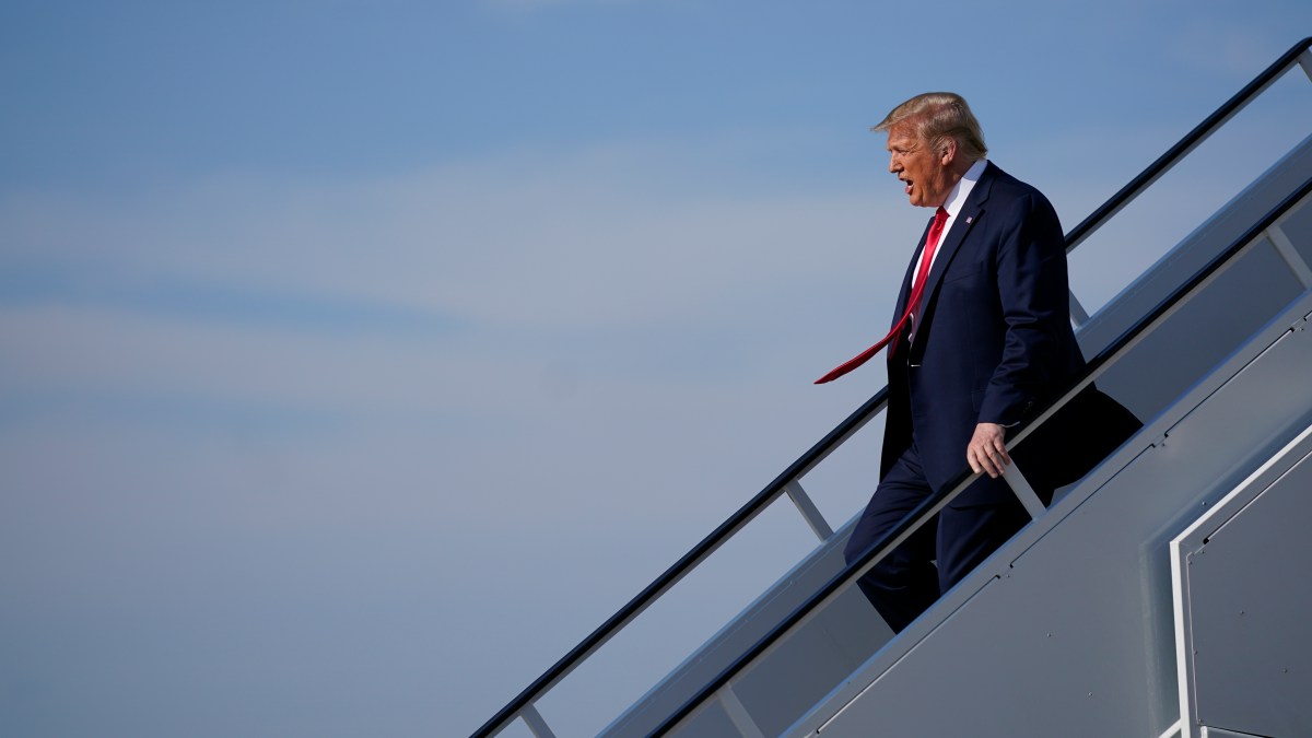 Trump Says China Trade Deal Still on After Adviser's Remarks 1