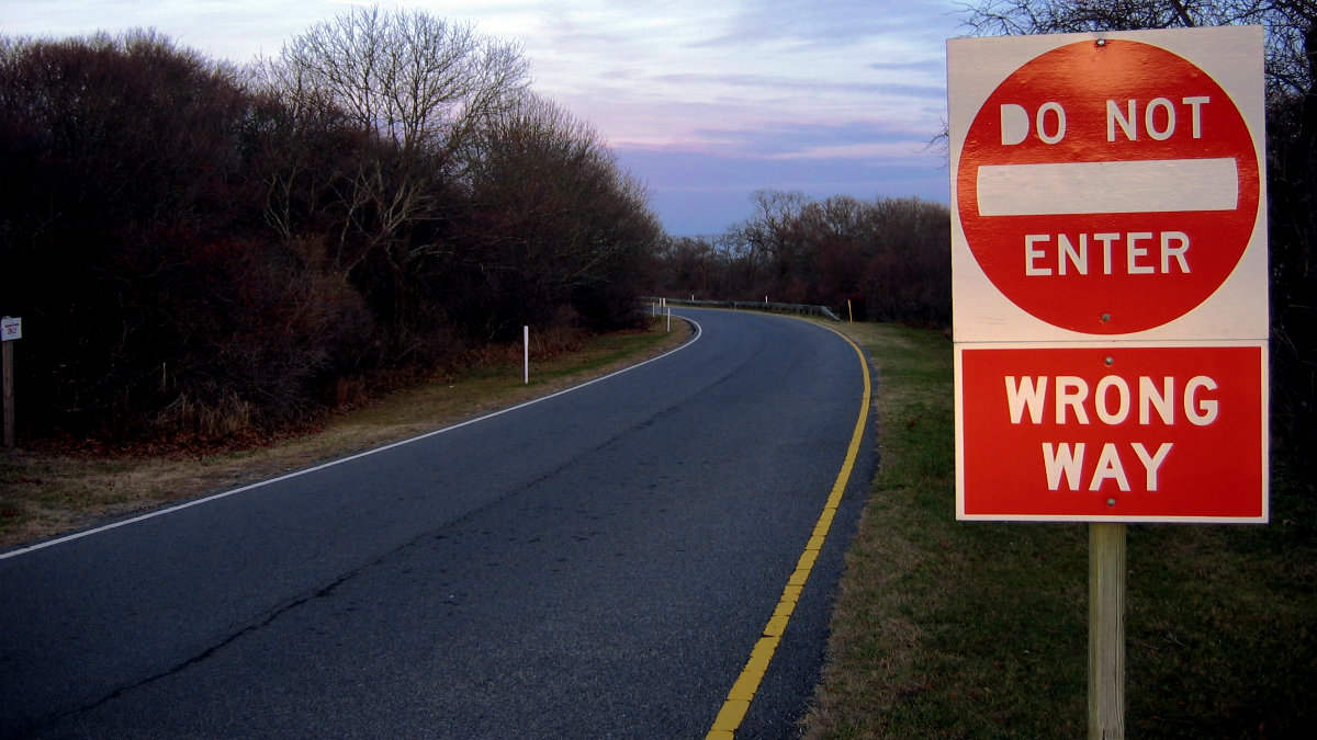 I way drive. Wrong way sign. Wrong way. Don't enter.