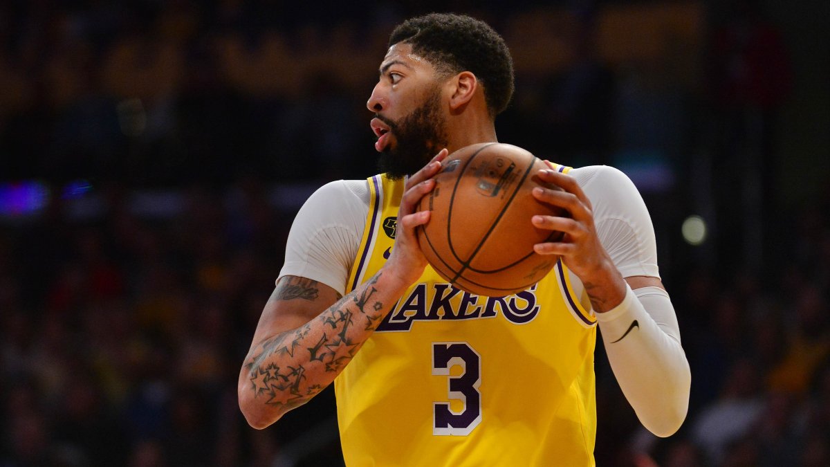 Lakers' Anthony Davis to wear own name on jersey in Orlando