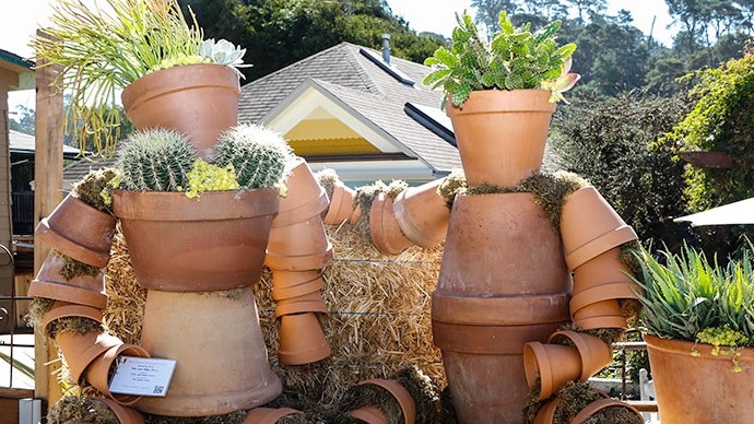Scarecrows Deliver Seasonal Cheer to a Central Coast Town – NBC Los Angeles Scarecrows Deliver Seasonal Cheer to a Central Coast Town – NBC Los Angeles