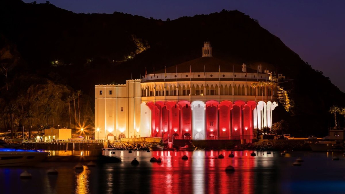Catalina’s Iconic Casino Glows in Honor of Essential Workers NBC Los