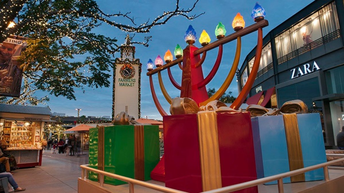 Free Holiday Fun Opens at the Original Farmers Market – NBC Los Angeles