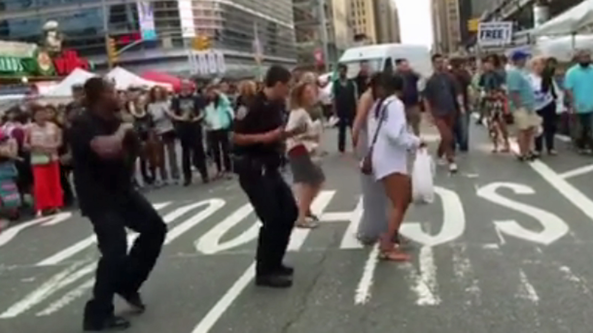 Videos Showing Nypd Officers Dancing At Pride Parade Delight Online