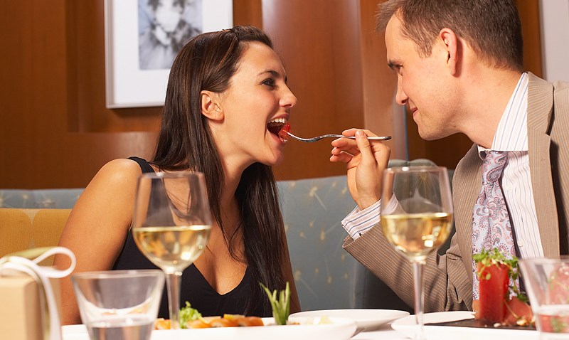 couple_dining