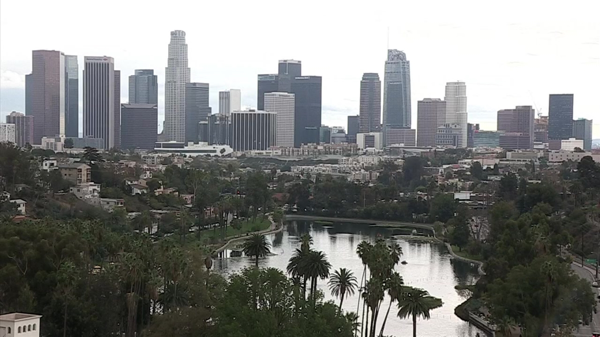 Fence Surrounding Echo Park Lake Will Be Taken Down – NBC Los Angeles