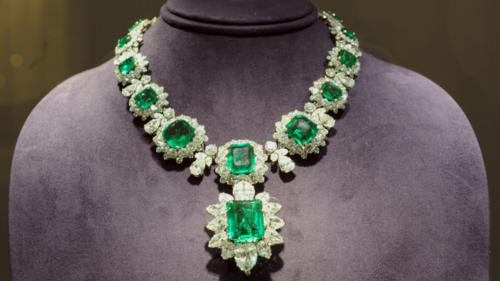 elizabeth-taylor-christies-jewelry-exhibit-lead