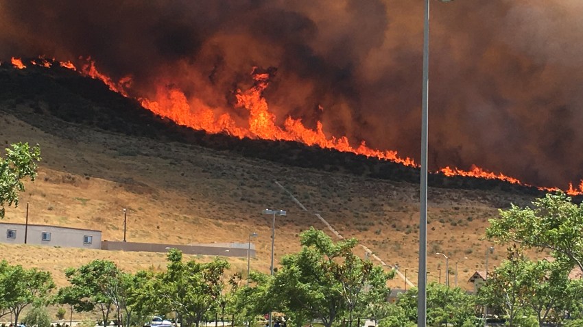 Santa Clarita Wildfire Containment Up to 75 Percent – NBC Los Angeles