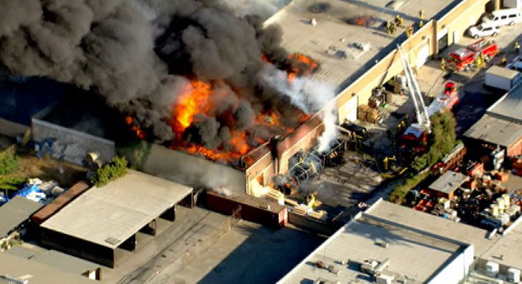 Fire Rips Through Warehouse – NBC Los Angeles