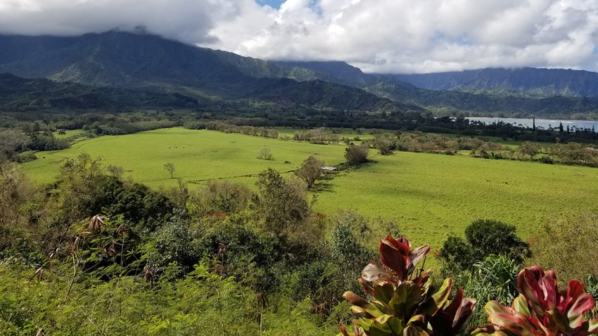hanalei_bay_kauai_hawaii_generic