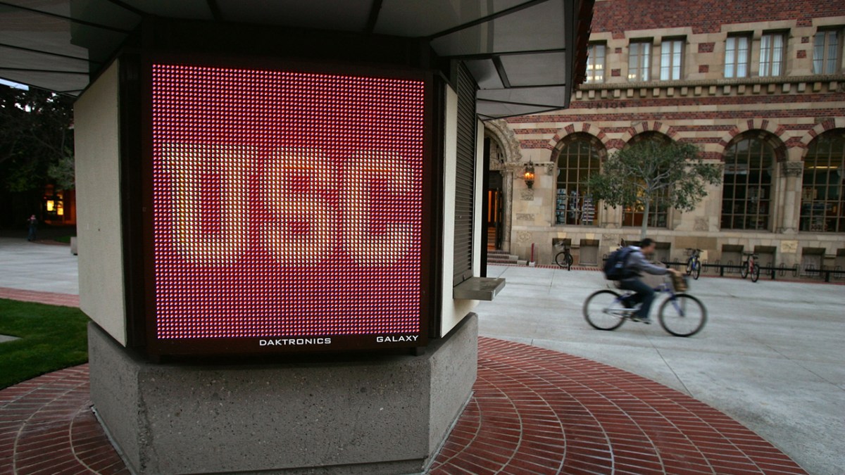 Usc Student Called Racial Slurs Has Eggs Thrown At Him By Someone