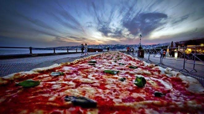 largestpizza9023923