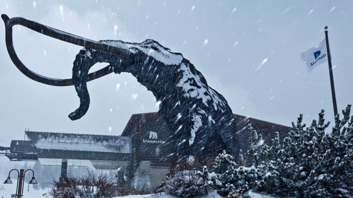 mammothstatuesnow_123