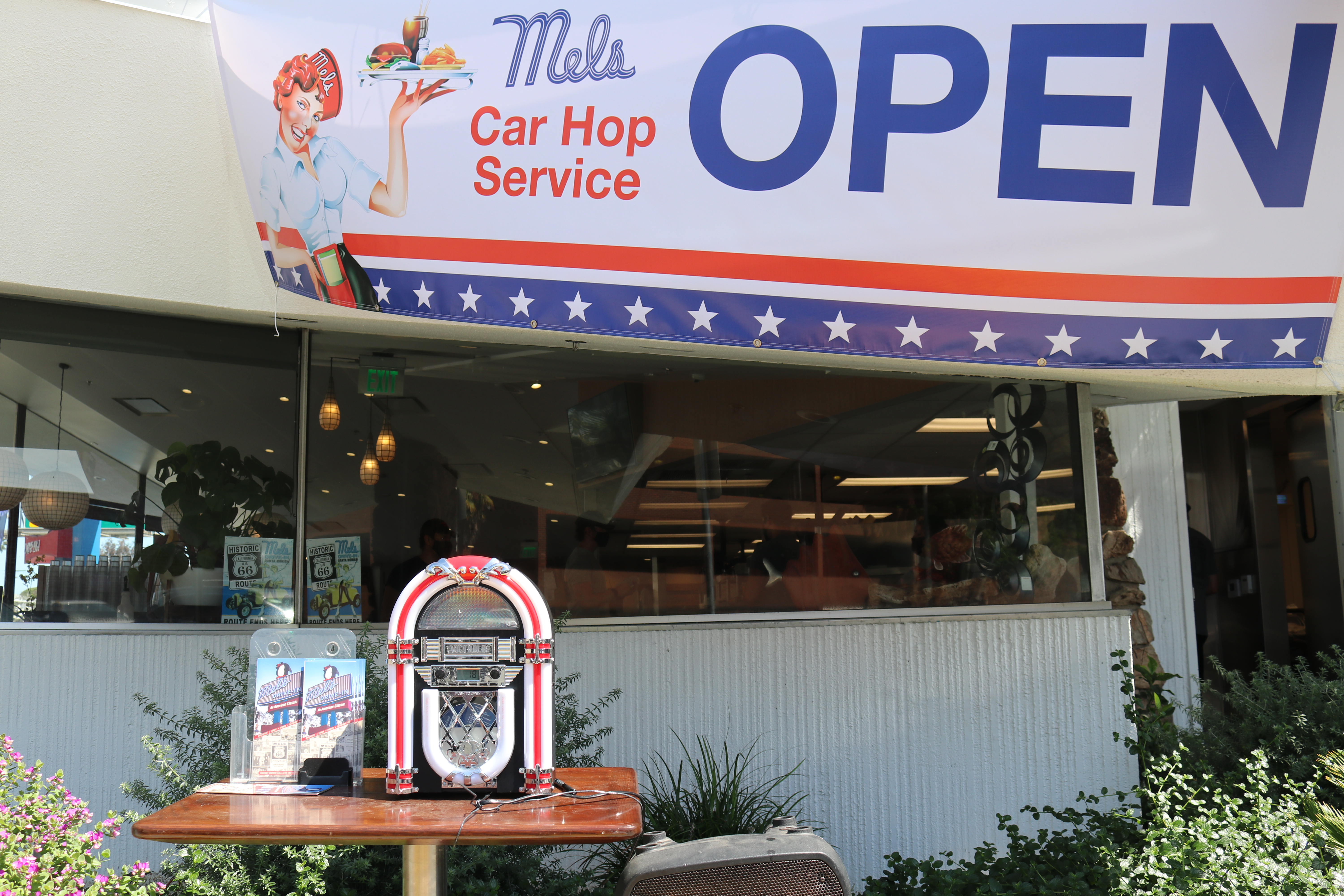 Then And Now See Photos Of The Carhop Service At Mel S Drive In Nbc Los Angeles Then And Now See Photos Of The Carhop Service At Mel S Drive In Nbc Los Angeles