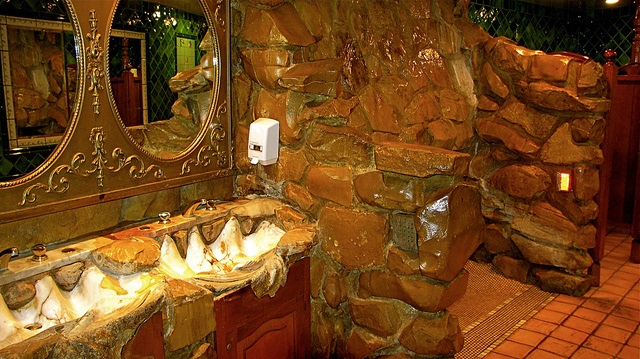 mensrestroom1