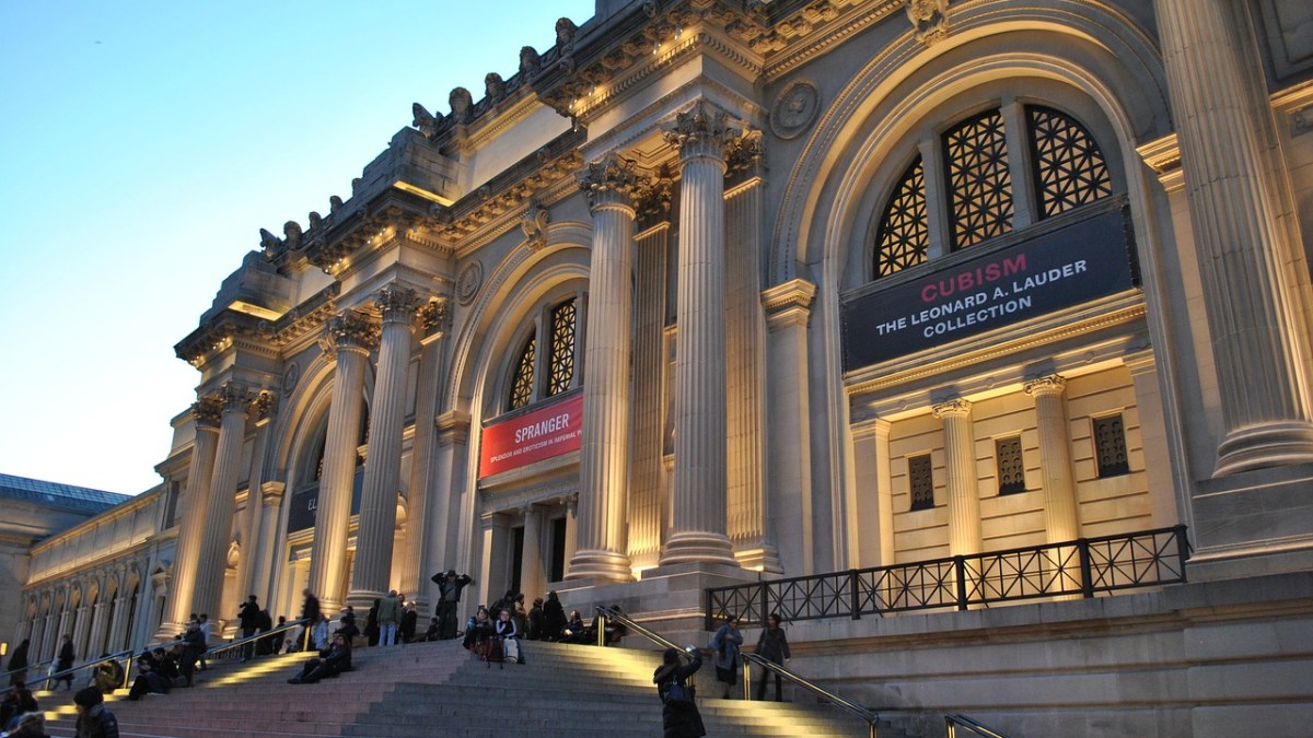 Metropolitan Museum Starts Mandatory Fee for NonNew