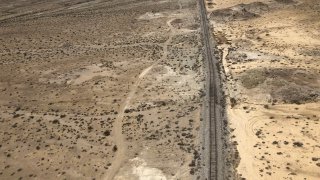 mojave-desert-earthquake-scar-rupture (1)