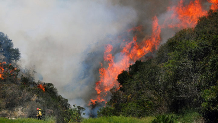 Monday Weather Expected to Help Complete Battle Against Monrovia Fire ...