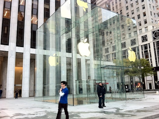newfifthaveapplestore-thumb-550xauto-75596