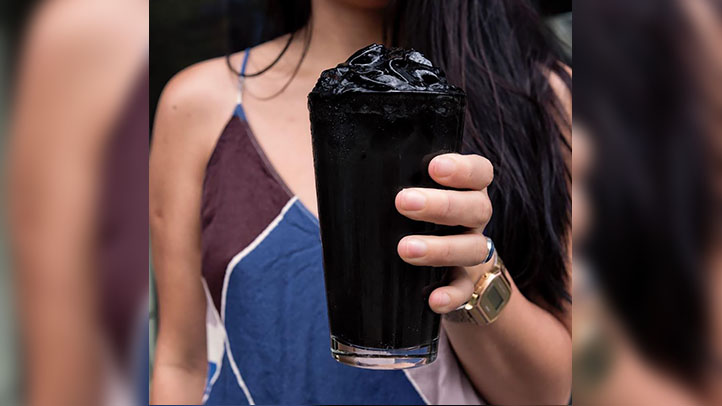 roundkblacklatteblur