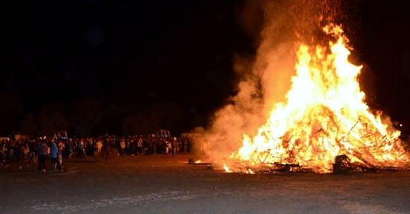solvangchristmastreeburn1