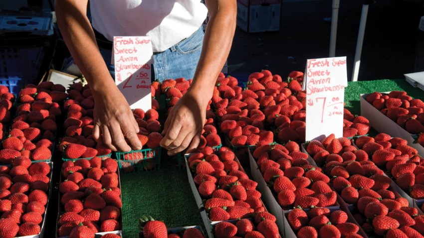 strawberries-farmers-market