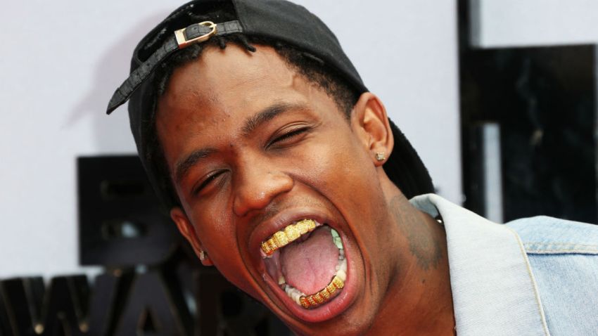 rapper travi scott arrested lollapalooza accused of rapper travi scott arrested lollapalooza accused of