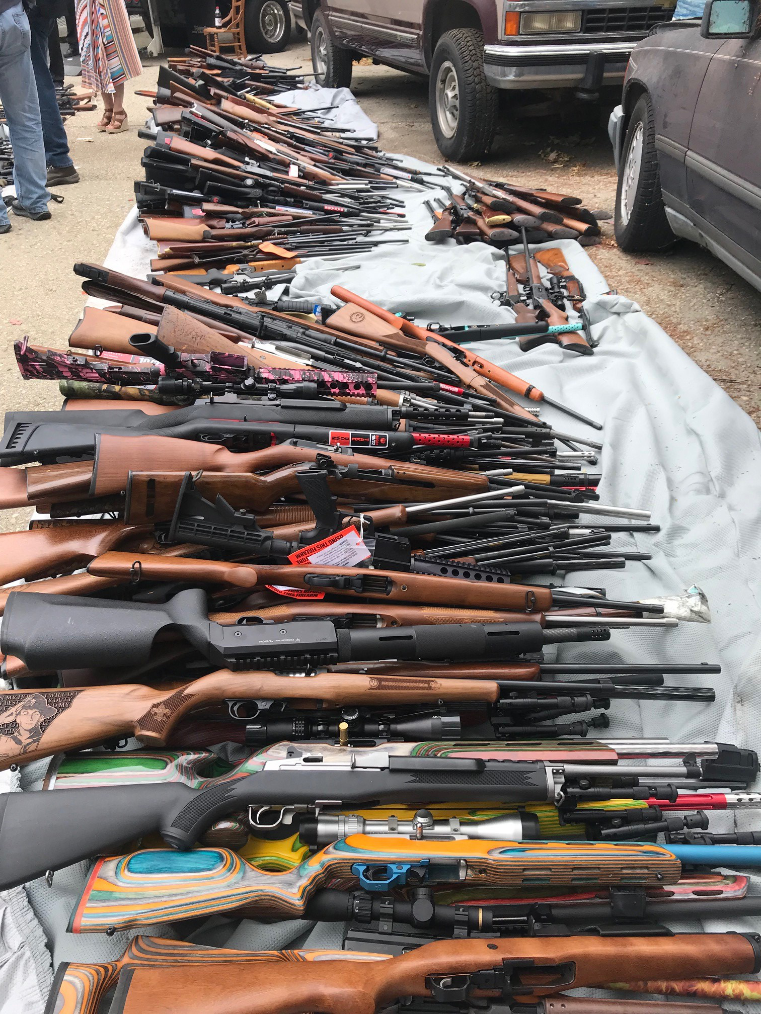 More Than A Thousand Guns And Rifles Seized From Los Angeles Home guns and rifles seized from los angeles