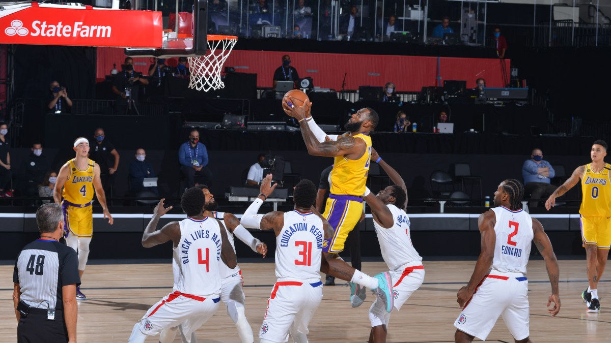 Lebron James Layup Late Lifts Lakers Past Clippers 103 101 In Nba