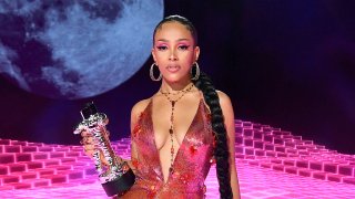 Doja Cat, winner of the PUSH Best New Artist award, presented by Chime Banking, poses in the winners room during the 2020 MTV Video Music Awards, broadcast on Sunday, August 30, 2020 in New York City.