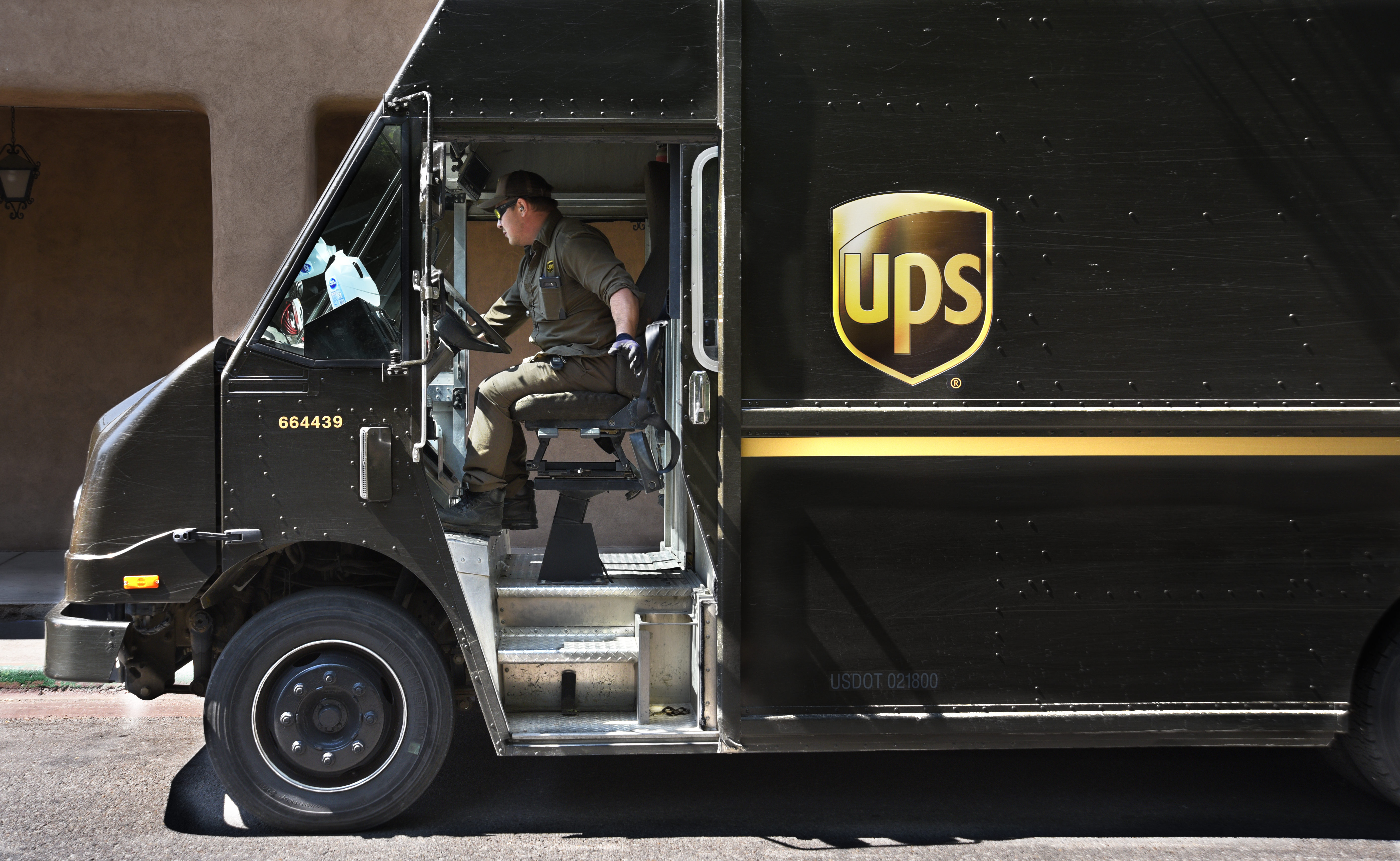 UPS Workers Endure Hot Summer, Long Shifts Amid Pandemic – NBC Los Angeles