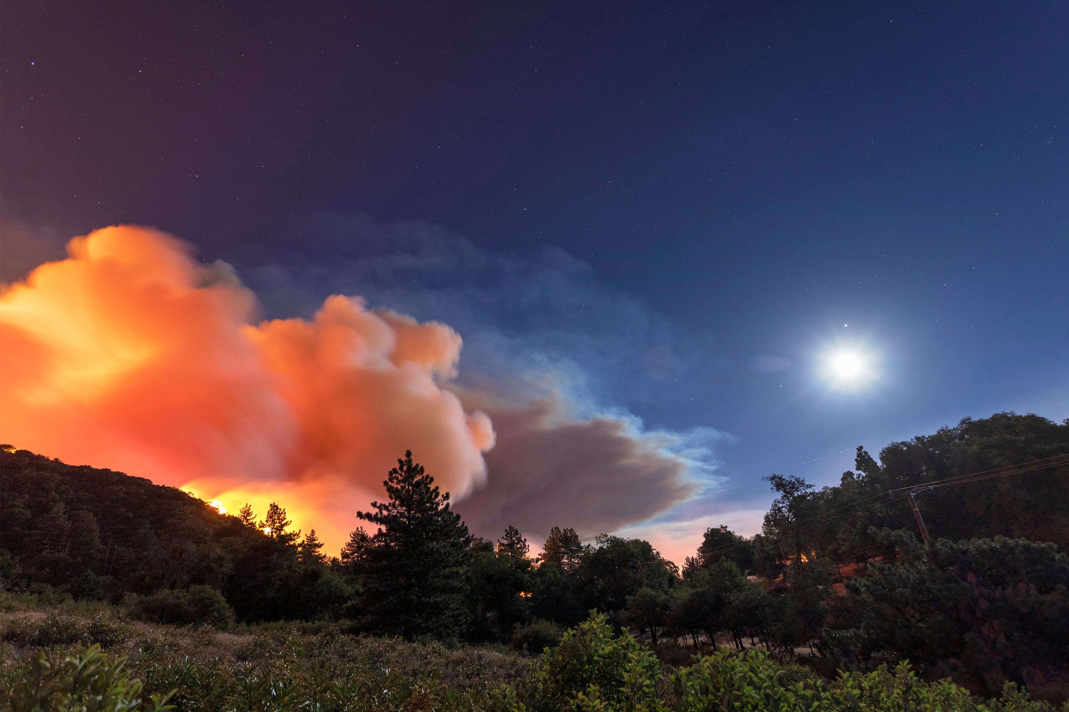 Apple Fire Map Pictures: Apple Fire in Southern California Explodes to 20,000 Acres ...